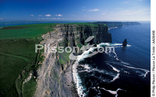 Les Cliffs of Moher. - © Philip Plisson / Plisson La Trinité / AA08498 - Nos reportages photos - Pays étranger