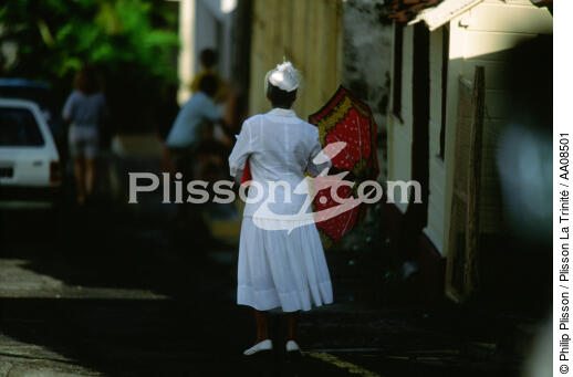 Sortie de messe à la Martinique. - © Philip Plisson / Plisson La Trinité / AA08501 - Nos reportages photos - Martinique [la]