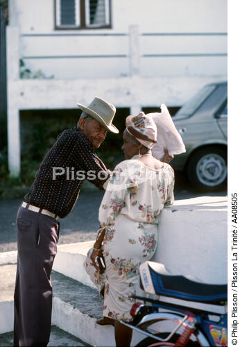 Couple à Sainte-Anne à la Martinique. - © Philip Plisson / Plisson La Trinité / AA08505 - Photo Galleries - West indies [The]