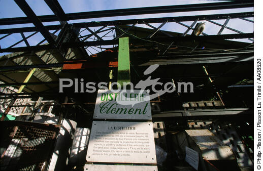 Distillerie Clément à la Martinique. - © Philip Plisson / Plisson La Trinité / AA08520 - Photo Galleries - Framing