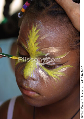 Séance de maquillage avant le carnaval de Fort-de-France. - © Philip Plisson / Plisson La Trinité / AA08557 - Photo Galleries - Carnival