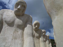 Statue à la pointe des emmigrés. © Philip Plisson / Plisson La Trinité / AA08564 - Nos reportages photos - Statue