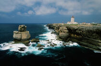 Le phare de Cabo Cavoeiro au Portugal. © Philip Plisson / Plisson La Trinité / AA08580 - Nos reportages photos - Cadrage