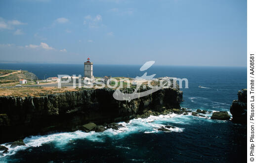 Le phare de Cabo Cavoeiro au Portugal. - © Philip Plisson / Plisson La Trinité / AA08581 - Photo Galleries - Site of interest [Por]