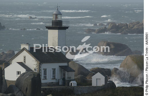 Le phare de Pontusval dans la tempête. - © Philip Plisson / Plisson La Trinité / AA08661 - Photo Galleries - Brignogan