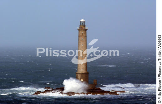 Le phare de la Hague dans le Raz Blanchard. - © Philip Plisson / Plisson La Trinité / AA08663 - Photo Galleries - View Type