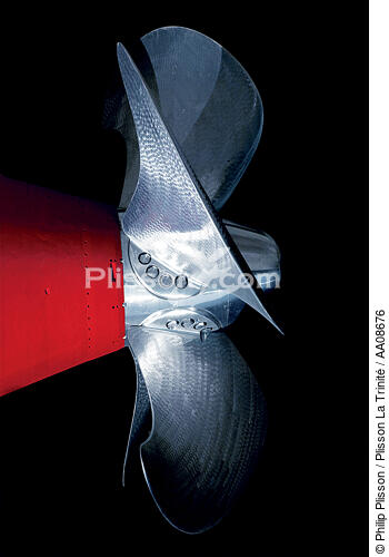 L'hélice du Queen Mary 2. - © Philip Plisson / Plisson La Trinité / AA08676 - Nos reportages photos - Hélice