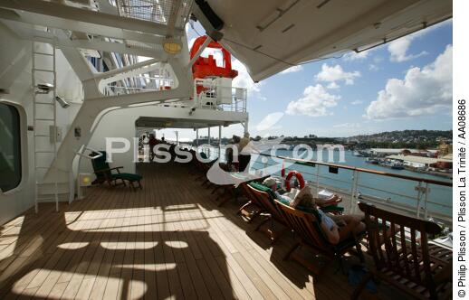 A bord du Queen Mary II. - © Philip Plisson / Plisson La Trinité / AA08686 - Nos reportages photos - Queen Mary II [le]