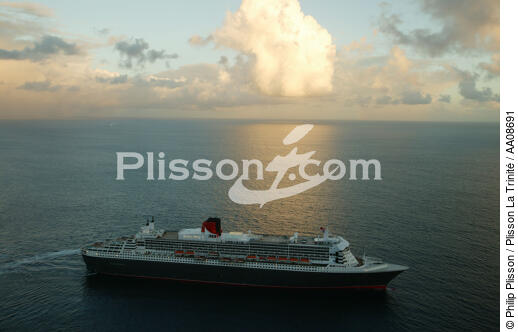 Le Queen Mary II. - © Philip Plisson / Plisson La Trinité / AA08691 - Photo Galleries - Cruise