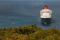 Le Queen Mary II aux Antilles. © Philip Plisson / Plisson La Trinité / AA08693 - Nos reportages photos - Croisière