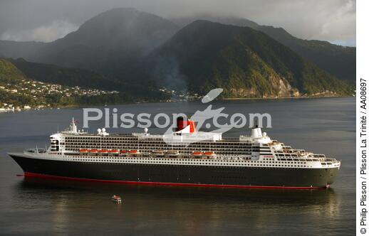 Le Queen Mary II aux Antilles. - © Philip Plisson / Plisson La Trinité / AA08697 - Nos reportages photos - Queen Mary II [le]
