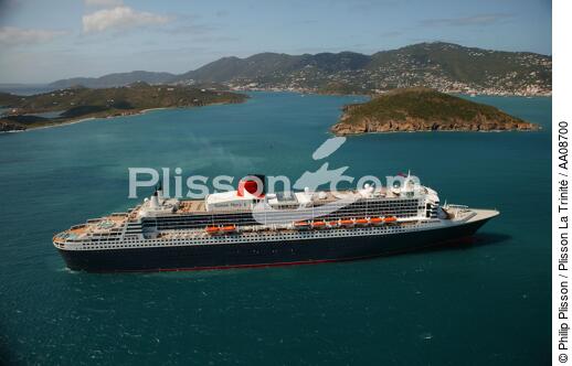 Le Queen Mary II aux Antilles. - © Philip Plisson / Plisson La Trinité / AA08700 - Photo Galleries - West indies [The]