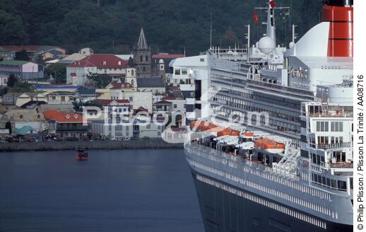 Le Queen Mary II. - © Philip Plisson / Plisson La Trinité / AA08716 - Photo Galleries - Cruise