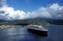 Le Queen Mary II aux Antilles. © Philip Plisson / Plisson La Trinité / AA08718 - Nos reportages photos - Paquebot