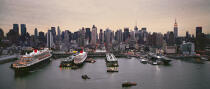 Le Queen Mary 2 à New-York. © Philip Plisson / Plisson La Trinité / AA08763 - Nos reportages photos - Paquebot