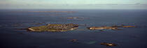 L'archipel de Molène et Ouessant au second plan. © Philip Plisson / Plisson La Trinité / AA08845 - Photo Galleries - Molène [Archipelagos of]