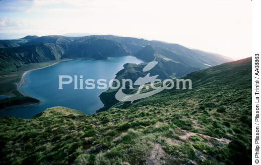 Lac sur Sao Miguel aux Açores. - © Philip Plisson / Plisson La Trinité / AA08863 - Photo Galleries - Island [Por]