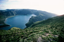 Lac sur Sao Miguel aux Açores. © Philip Plisson / Plisson La Trinité / AA08863 - Nos reportages photos - Lac