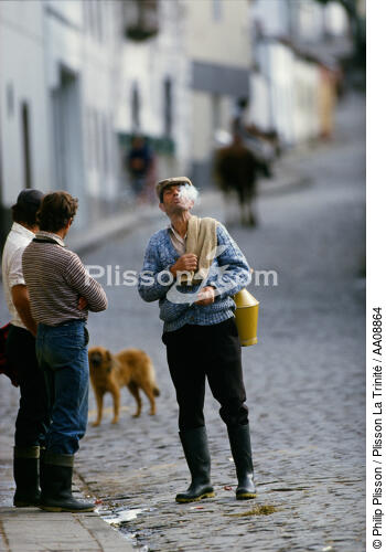 Scène de rue sur Sao Miguel aux Açores. - © Philip Plisson / Plisson La Trinité / AA08864 - Nos reportages photos - Portrait
