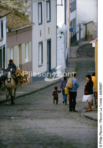 Scène de rue aux Açores. - © Philip Plisson / Plisson La Trinité / AA08867 - Photo Galleries - Author