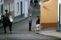 Scène de rue aux Açores. © Philip Plisson / Plisson La Trinité / AA08868 - Nos reportages photos - Ile [Por]