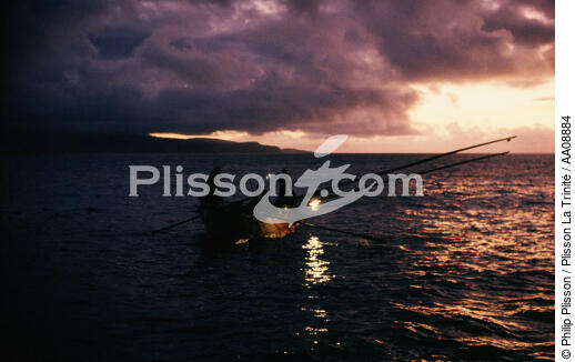 Pêche au lamparo aux Açores. - © Philip Plisson / Plisson La Trinité / AA08884 - Nos reportages photos - Nuit