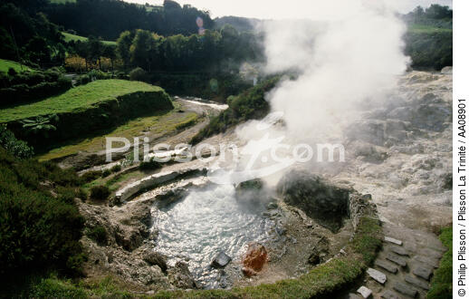 Source d'eau chaude aux Açores. - © Philip Plisson / Plisson La Trinité / AA08901 - Nos reportages photos - Açores [les]