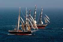 Old gaffers. © Philip Plisson / Plisson La Trinité / AA08994 - Photo Galleries - Three-masted square-rigged ship