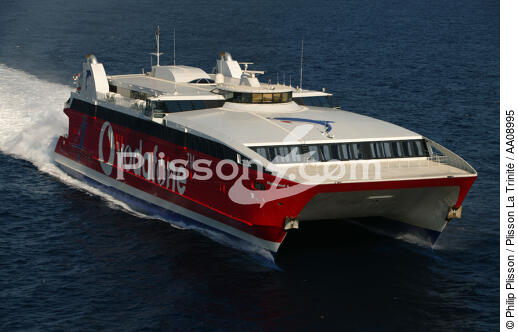 Ferry assurant la liaison entre les îles. - © Philip Plisson / Plisson La Trinité / AA08995 - Photo Galleries - Ferry boat