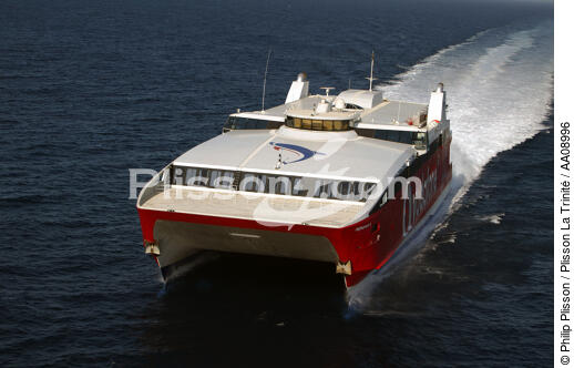 Ferry assurant la liaison entre les îles. - © Philip Plisson / Plisson La Trinité / AA08996 - Photo Galleries - Ferry boat