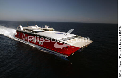 Ferry assurant la liaison entre les îles. - © Philip Plisson / Plisson La Trinité / AA08997 - Photo Galleries - Ferry boat