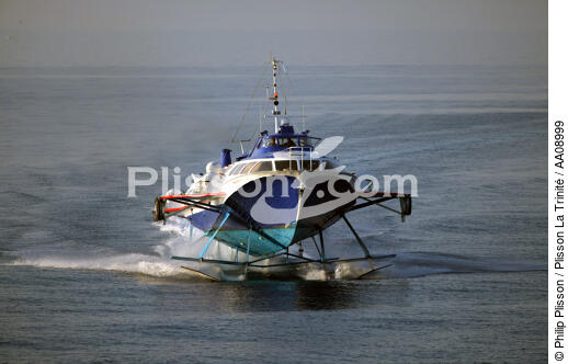 Hydrofoil en Grèce. - © Philip Plisson / Plisson La Trinité / AA08999 - Nos reportages photos - Ferry