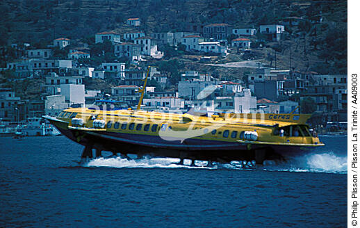 Hydrofoil en Grèce. - © Philip Plisson / Plisson La Trinité / AA09003 - Nos reportages photos - Ferry