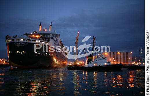 Premier essai en mer pour le Queen Mary 2. - © Philip Plisson / Plisson La Trinité / AA09028 - Nos reportages photos - Site [44]