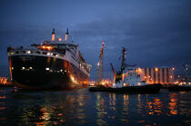 Premier essai en mer pour le Queen Mary 2. © Philip Plisson / Plisson La Trinité / AA09028 - Nos reportages photos - Paquebot