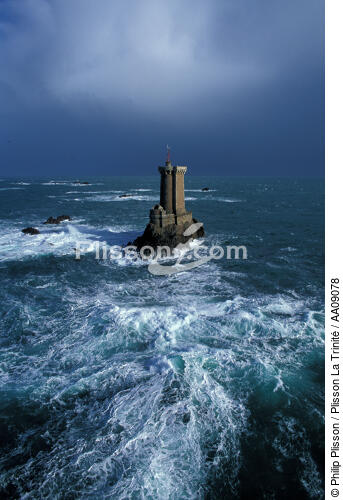 Le phare des Triagoz. - © Philip Plisson / Plisson La Trinité / AA09078 - Nos reportages photos - Côtes d'Armor