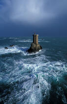 The Triagoz Lighthouse. © Philip Plisson / Pêcheur d’Images / AA09078 - Photo Galleries - Côtes d'Armor