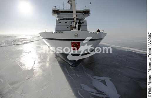 Brise-glace en Mer Baltique. - © Philip Plisson / Plisson La Trinité / AA09087 - Nos reportages photos - Pays étranger
