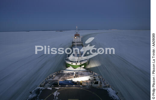 Icebreaker in the Baltic Sea. - © Philip Plisson / Plisson La Trinité / AA09089 - Photo Galleries - Icebreaker in the Baltic