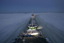 Icebreaker in the Baltic Sea. © Philip Plisson / Plisson La Trinité / AA09089 - Photo Galleries - Foreign country