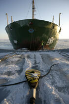 Brise-glace en Mer Baltique. © Philip Plisson / Plisson La Trinité / AA09093 - Nos reportages photos - Homme