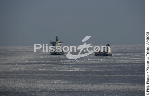 Brise-glace en Mer Baltique. - © Philip Plisson / Plisson La Trinité / AA09095 - Nos reportages photos - Océan