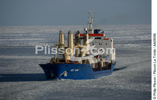 Brise-glace en Mer Baltique. - © Philip Plisson / Plisson La Trinité / AA09096 - Nos reportages photos - Golfe de Botnie