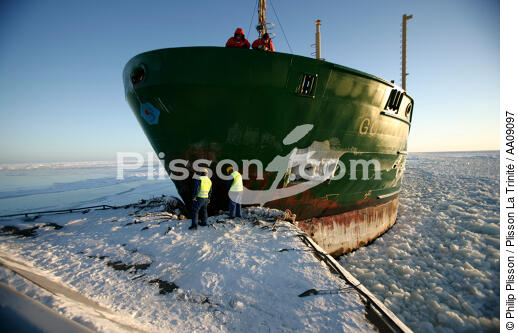 Brise-glace en Mer Baltique. - © Philip Plisson / Plisson La Trinité / AA09097 - Nos reportages photos - Marin