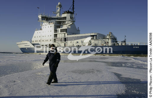 Brise-glace en Mer Baltique. - © Philip Plisson / Plisson La Trinité / AA09098 - Photo Galleries - Icebreaker in the Baltic