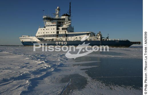 Brise-glace en Mer Baltique. - © Philip Plisson / Plisson La Trinité / AA09099 - Nos reportages photos - Golfe de Botnie