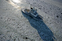 Brise-glace en Mer Baltique. © Philip Plisson / Plisson La Trinité / AA09107 - Nos reportages photos - Brise-glace