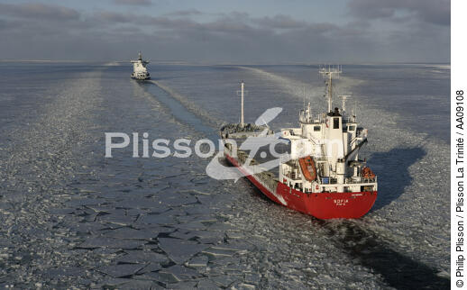 Icebreaker in the Baltic Sea. - © Philip Plisson / Plisson La Trinité / AA09108 - Photo Galleries - Baltic sea
