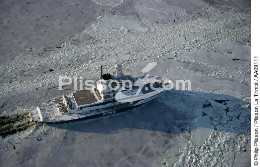 Brise-glace en Mer Baltique. - © Philip Plisson / Plisson La Trinité / AA09111 - Nos reportages photos - Finlande