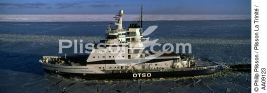 Icebreaker in the Baltic Sea. - © Philip Plisson / Plisson La Trinité / AA09123 - Photo Galleries - Icebreaker in the Baltic